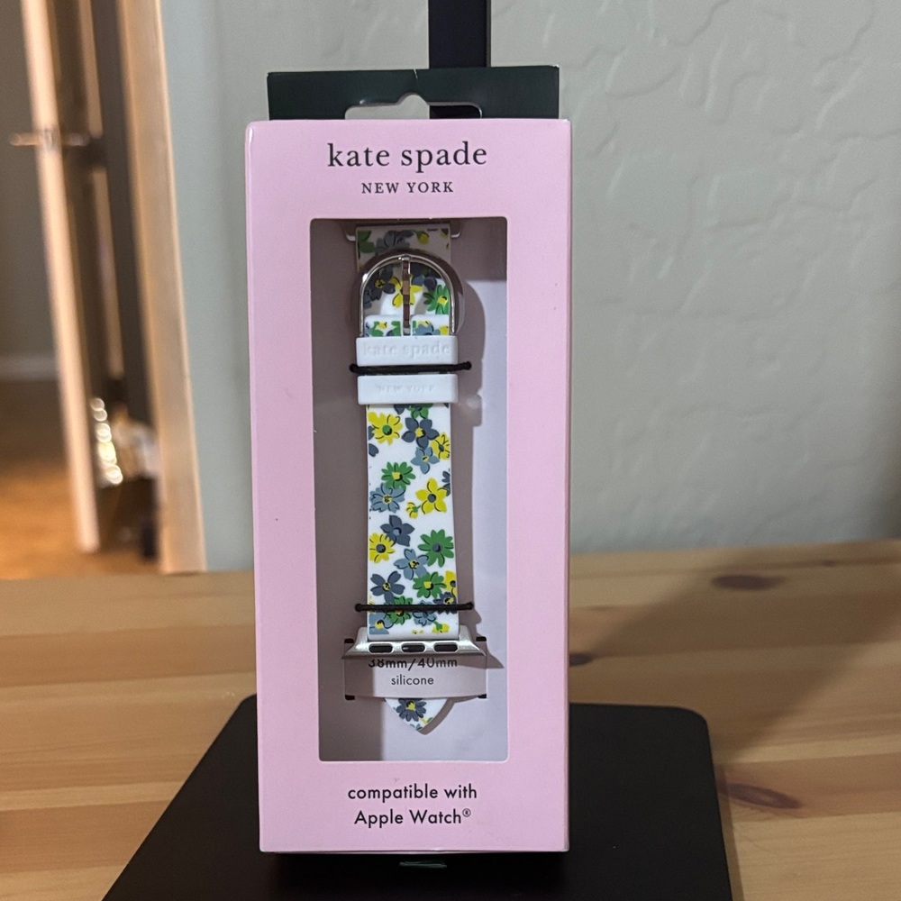 NWT NIB Kate Spade White Floral Apple Watch Band